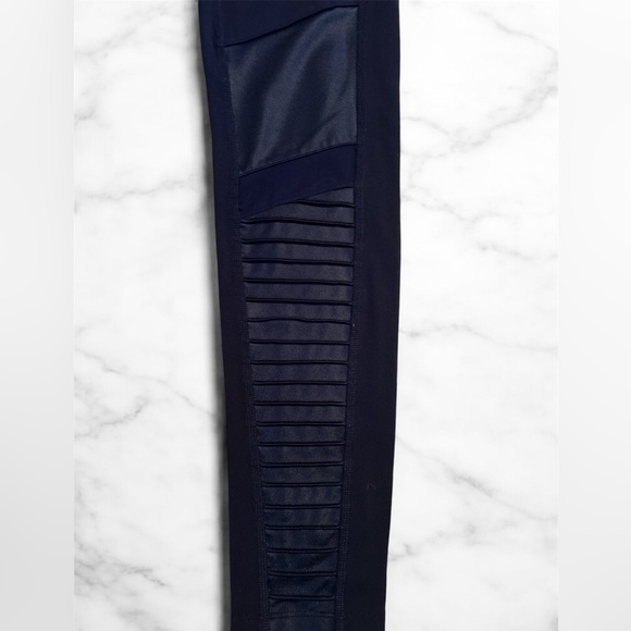 ALO Yoga High-Waist Legging-NAVY - Picture 4 of 6